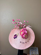 Load image into Gallery viewer, Pink hat in solid Sinamay
