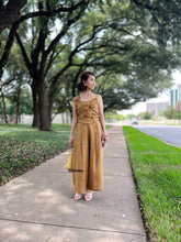Load image into Gallery viewer, Lilian pants set in linen 3D flower top
