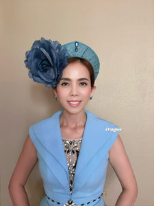 Turquouse halo facisnator matching dress