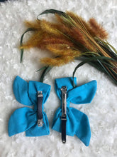 Load image into Gallery viewer, Bow hairclip - Shop women style vintage, Audrey Hepburn jackets online -Christine
