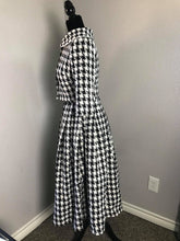 Load image into Gallery viewer, Lisa Collar suit in Tweed plaid patterns - Shop women style vintage, Audrey Hepburn jackets online -Christine
