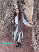 Load image into Gallery viewer, Lisa skirt Tweet patterns and white blouse in cotton - Shop women style vintage, Audrey Hepburn jackets online -Christine
