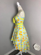 Load image into Gallery viewer, Juliet Dress in Lemon Print cotton size S - Shop women style vintage, Audrey Hepburn jackets online -Christine
