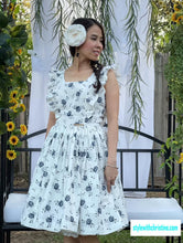Load image into Gallery viewer, Pinafore Dress in Roses Linen size S - Shop women style vintage, Audrey Hepburn jackets online -Christine
