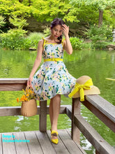 Load image into Gallery viewer, Junie Dress in flowers Rayon size S - Shop women style vintage, Audrey Hepburn jackets online -Christine
