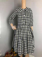 Load image into Gallery viewer, Lisa Collar suit in Tweed plaid patterns size S - Shop women style vintage, Audrey Hepburn jackets online -Christine
