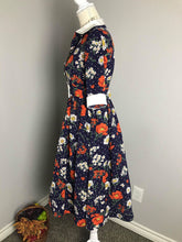 Load image into Gallery viewer, Catherine dress in bloom flowers silk cotton size S - Shop women style vintage, Audrey Hepburn jackets online -Christine
