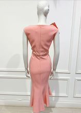 Load image into Gallery viewer, Sofia dress in darker Pink - Shop women style vintage, Audrey Hepburn jackets online -Christine
