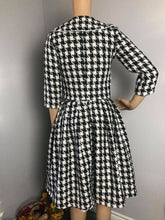 Load image into Gallery viewer, Lisa Collar suit in Tweed plaid patterns size S - Shop women style vintage, Audrey Hepburn jackets online -Christine
