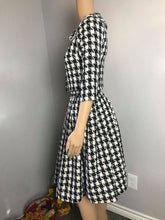 Load image into Gallery viewer, Lisa Collar suit in Tweed plaid patterns size S - Shop women style vintage, Audrey Hepburn jackets online -Christine

