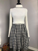 Load image into Gallery viewer, Lisa Collar suit in Tweed plaid patterns - Shop women style vintage, Audrey Hepburn jackets online -Christine
