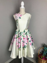 Load image into Gallery viewer, Audrey Dress in Rose Bloom Taffeta - Shop women style vintage, Audrey Hepburn jackets online -Christine
