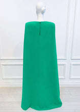 Load image into Gallery viewer, Queen Gowns in Green
