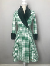 Load image into Gallery viewer, Ada Coat in Hounds Tooths green
