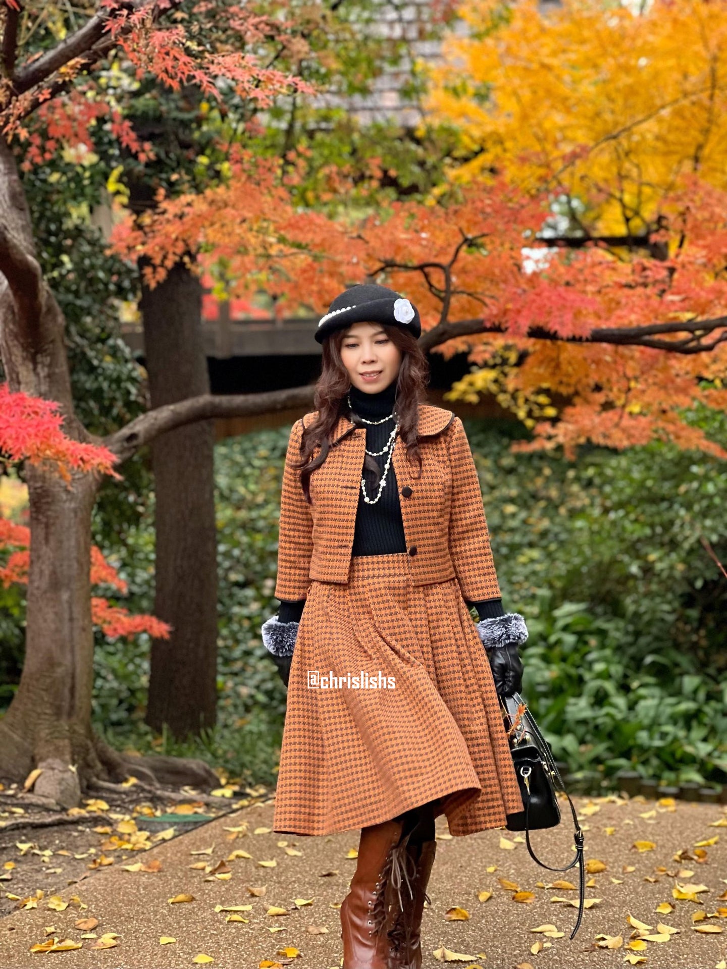Lisa Collar set in Tweed Fall